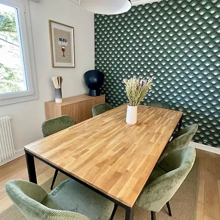 76m2 Entierement Renove Apartment